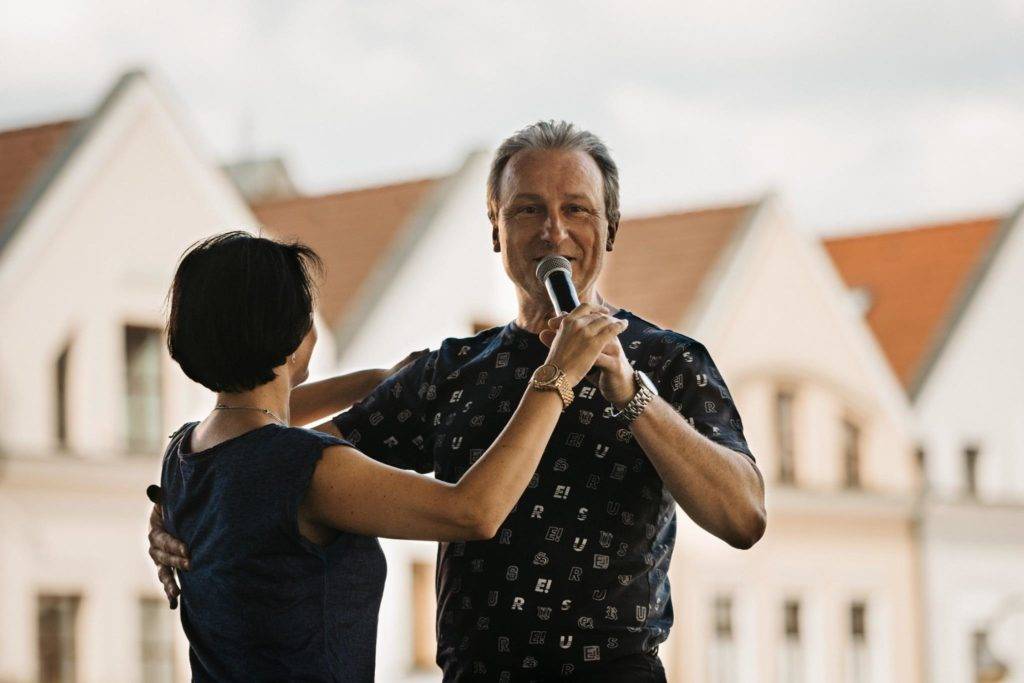 Plešinger, učiteľ tanca, tanečné kurzy