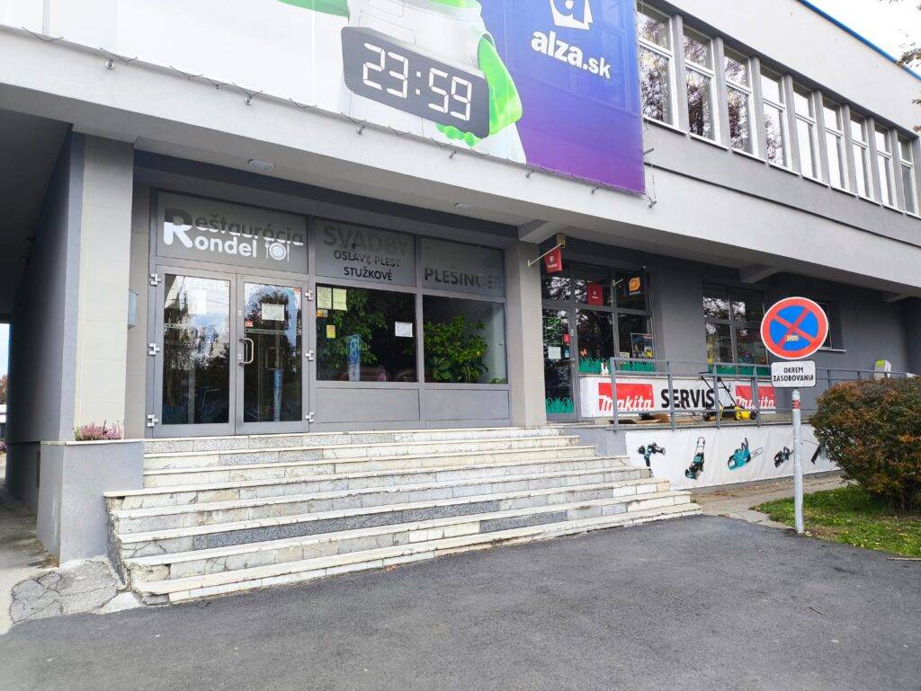 Vstup do budovy Tanečnej školy Plešinger